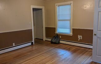 3 beds, 1 bath, $2,200, Unit 14A Village St