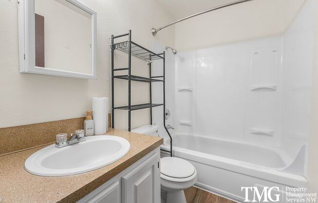 2 beds, 1 bath, 778 sqft, $1,450, Unit 10