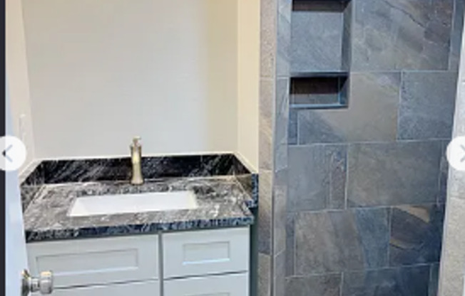 3 beds, 2 baths, 900 sqft, $1,800, Unit 2-1