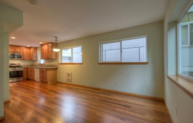 Mt. Baker - Beautiful 3 Bedroom / 2.5 Bath Townhome w/ Garage