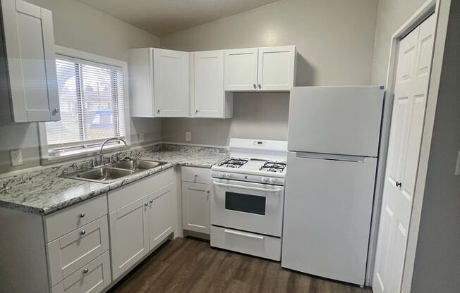 1 bed, 1 bath, 500 sqft, $895, Unit Maple Ridge - 520A