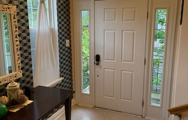 Three Bedroom Townhouse on Eisenhower Avenue, Alexandria