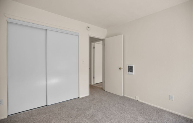 2 beds, 1 bath, 900 sqft, $1,575, Unit 760-24
