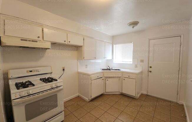 2 beds, 1 bath, 700 sqft, $1,050, Unit 1815-2
