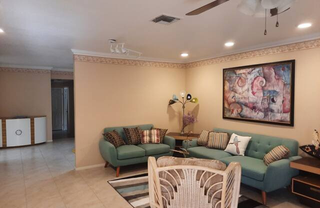 1825 CASA VIS DR