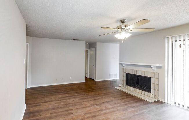 1 bed, 1 bath, 825 sqft, $834