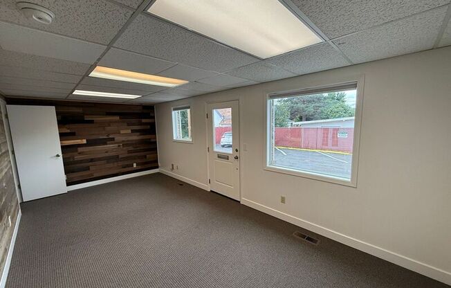 1367 COMMERCIAL ST SE