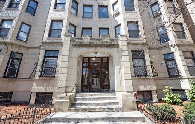 4 beds, 2 baths, $8,000, Unit 26