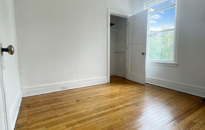 3 beds, 1.5 baths, 925 sqft, $1,600, Unit #4