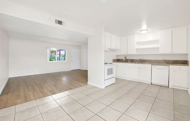 2 beds, 1 bath, 850 sqft, $1,740, Unit H-24