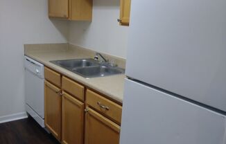 2 beds, 1 bath, 847 sqft, $1,100, Unit 380-03