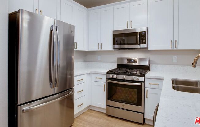 1 bed, 1 bath, 806 sqft, $3,216, Unit 5107