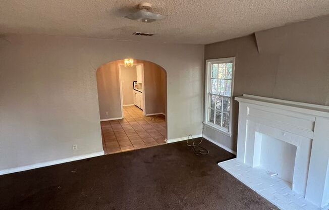 2 beds, 1 bath, $595