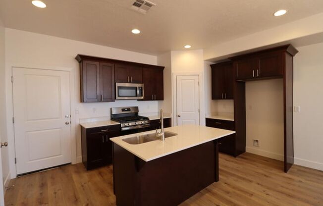 3 beds, 2.5 baths, $1,795, Unit # 45