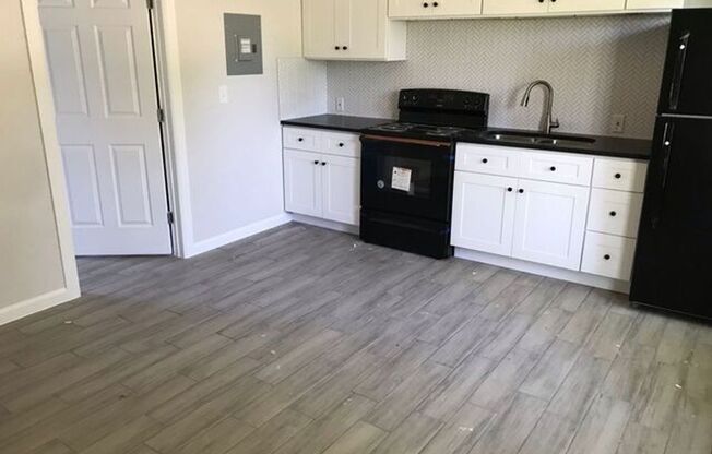 2 APARTMENTS and a HOUSE For RENT in Downtown of San Antonio Utilities included (Electricity & Water)