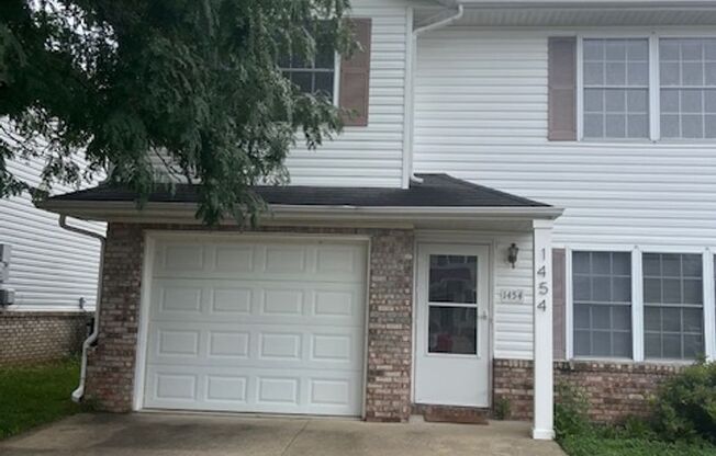 3 beds, 2.5 baths, 1,350 sqft, $1,400, Unit 1454 West Rockcrest Drive