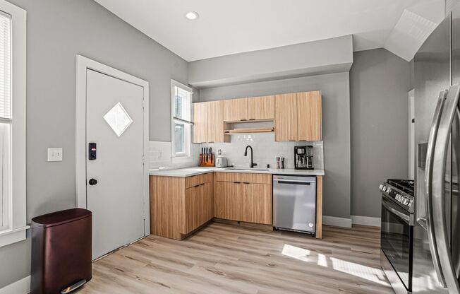 Rare Kenwood townhome, Across from Campus