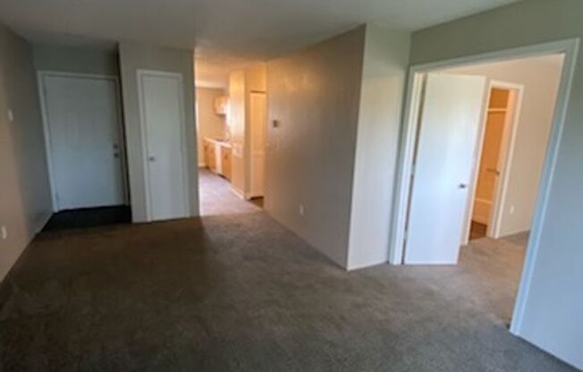 2 beds, 2 baths, 856 sqft, $869, Unit 2827-1806