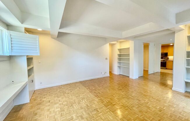Coveted Pacific Heights Condo w/Private Patio, Garage Parking.  PROGRESSIVE