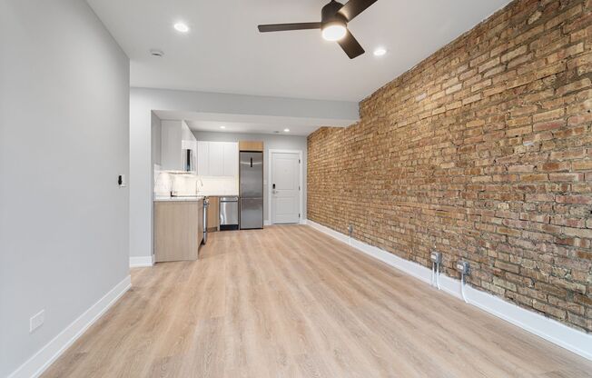 3 beds, 1 bath, 524 sqft, $2,300, Unit 1556-1P