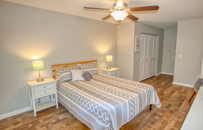 2 beds, 1 bath, 900 sqft, $2,212, Unit E 116
