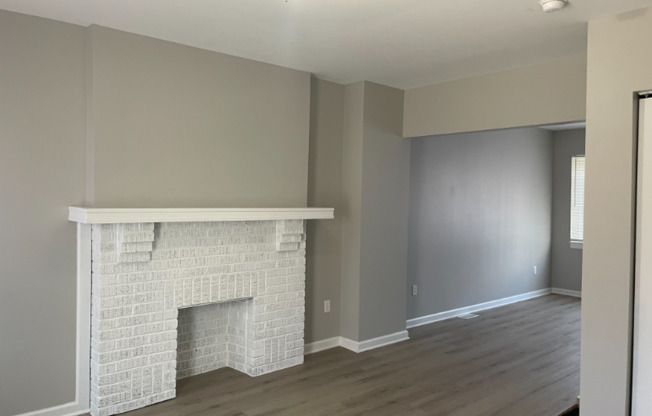 113 E 9 AVE