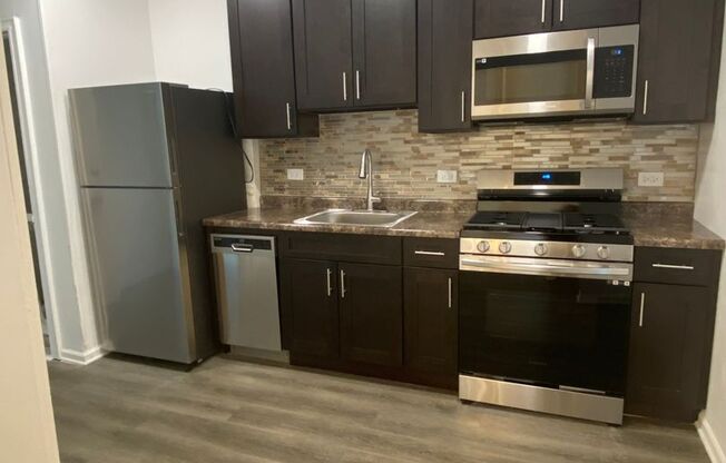 Charming 4BR Duplex in Chicago