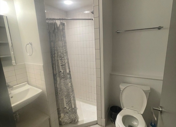 Studio, 1 bath, $2,400, Unit 63