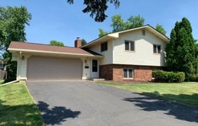 4bd 2ba 2car garage nice NE Minneapolis near Boom Island Park avail 09.01.2024