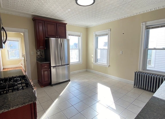 5 beds, 2 baths, 1,800 sqft, $4,250, Unit 2