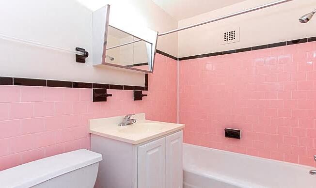 Fort-Totten-Apartments-Bathroom