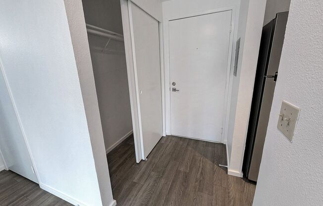 2 beds, 1 bath, 830 sqft, $1,895, Unit 406