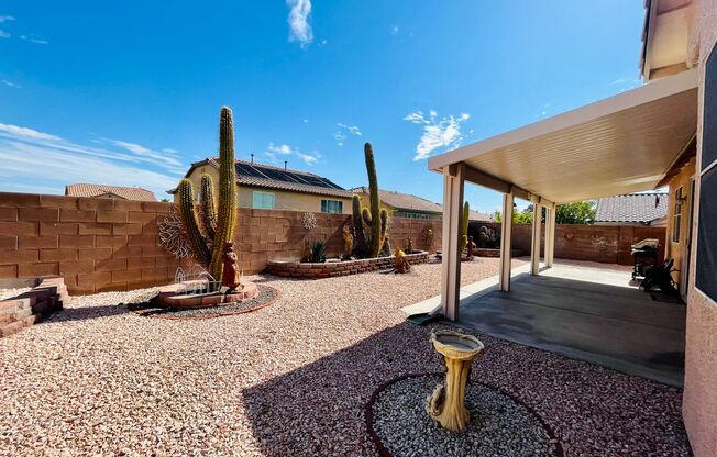 A BEAUTIFUL HILLTOP ONE STORY HOME WITH 3 BED 2 BATH 1463 SQFT AND A 3 CAR GARAGE!