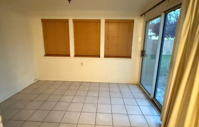 Clean 2 Bedroom / 1 Bathroom Condo Available in Kern City!