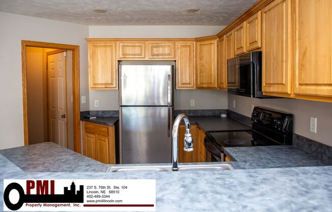 3 Bedroom and 3 Bathroom Duplex. Available to Rent July 15th
