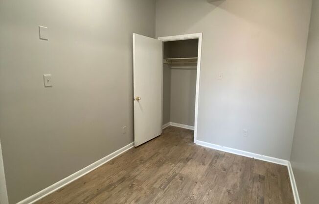 2 beds, 1 bath, $1,325, Unit 601 Manor