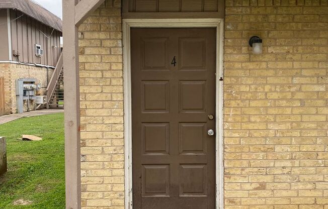 2115 W Hickory