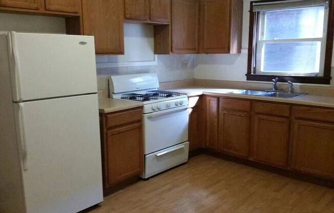 1 bed, 1 bath, $1,050, Unit First Floor