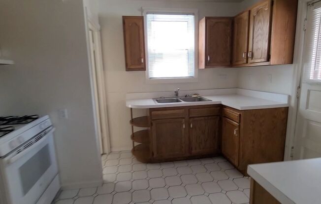 3 beds, 1.5 baths, 1 sqft, $1,595, Unit PRI - 55