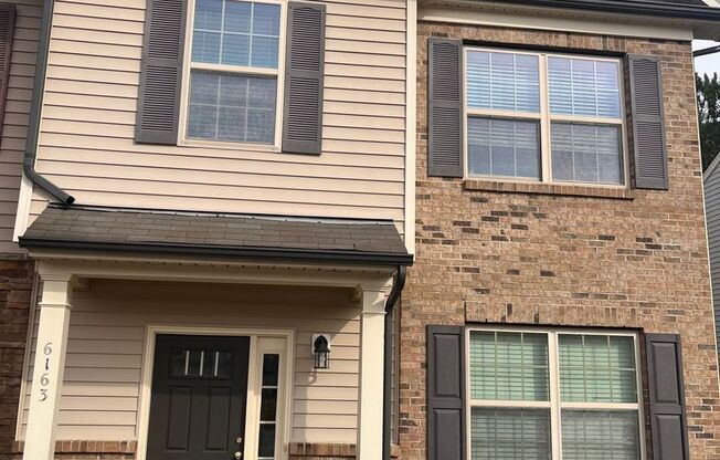 Beautiful 3 bedroom 2.5 baths Townhouse