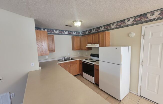 3 beds, 2 baths, $1,400