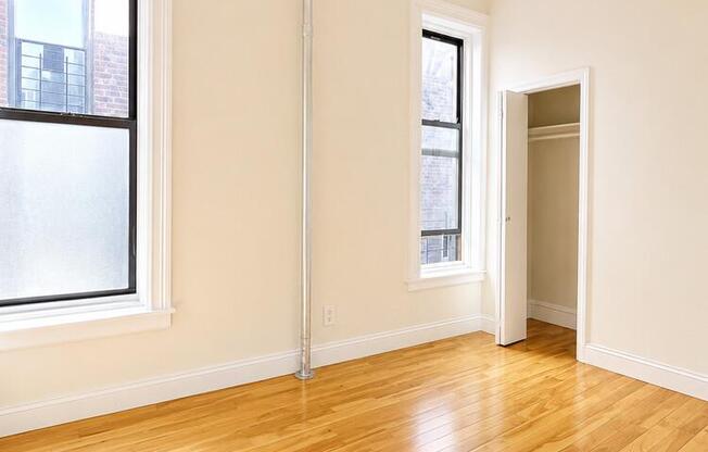 520 W 123 ST