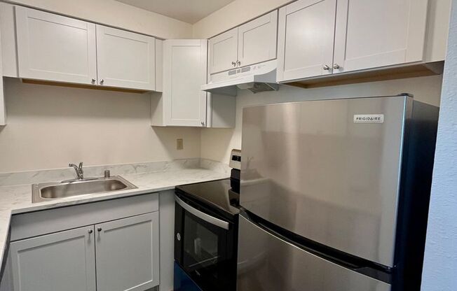 2 beds, 1 bath, 700 sqft, $1,650, Unit Unit 24