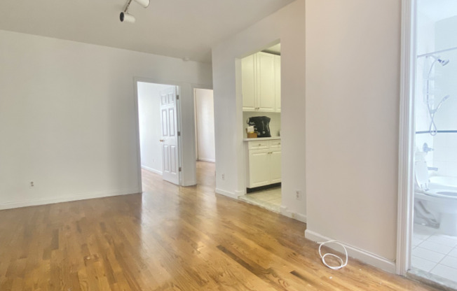 2 beds, 1 bath, $3,350, Unit 18