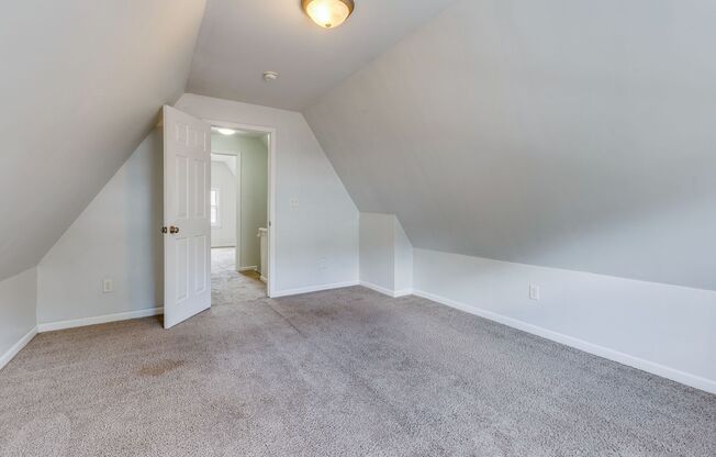 4 beds, 1.5 baths, $1,599, Unit Top