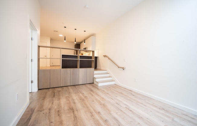 1 bed, 1 bath, 821 sqft, $3,300, Unit 206