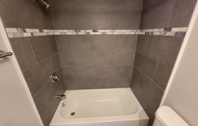 1 bed, 1 bath, $2,095, Unit LL - 206