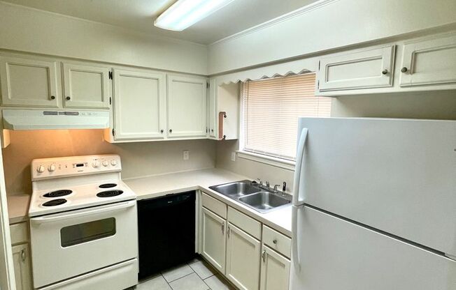 2 beds, 1.5 baths, 972 sqft, $750, Unit 3