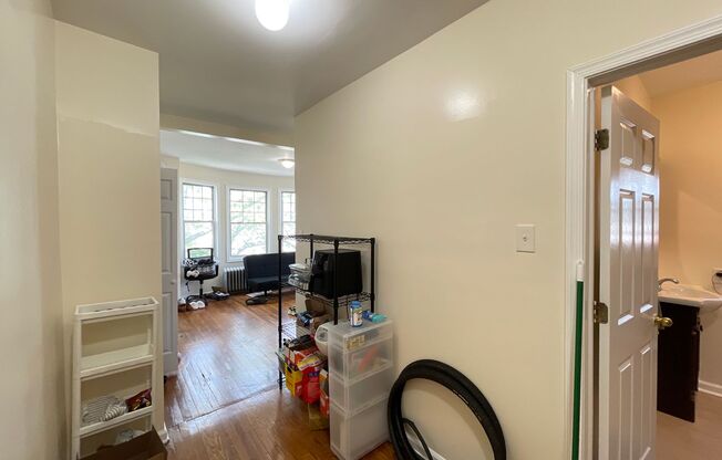 1 bed, 1 bath, 700 sqft, $1,195, Unit 17