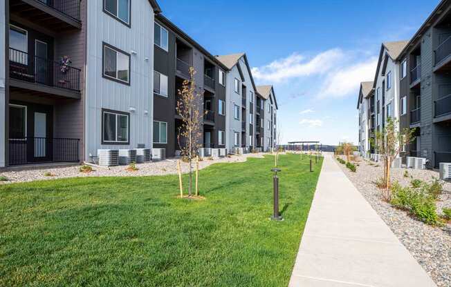 Manicured Landscaping at View on Centennial Apartment Homes
